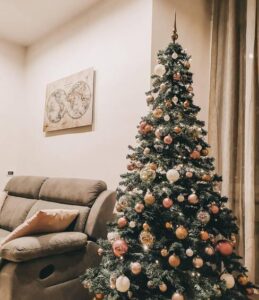 Familietradities rond de kerstboom