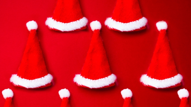 dit is de reden waarom mensen kerstboom opzetten in hun eigen huis